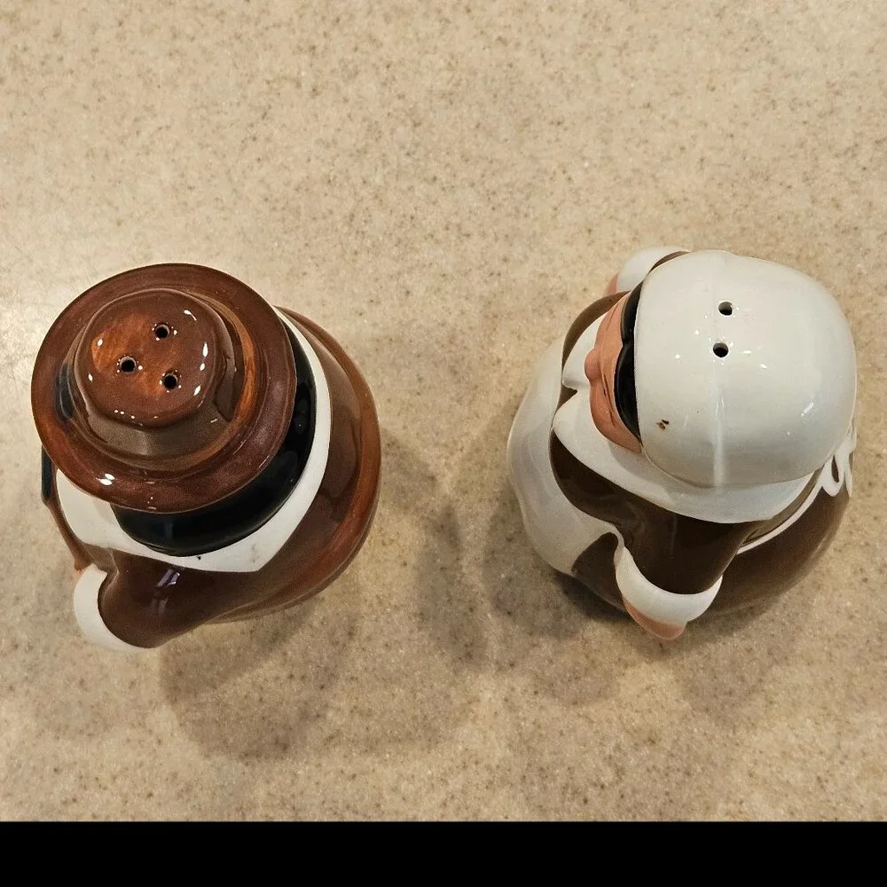 LIMITED PUBLIX CERAMIC THANKSGIVING FALL PILGRIM SALT & PEPPER SHAKERS SET